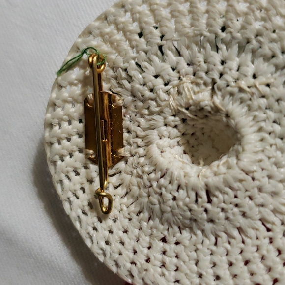 Vintage Crochet Hat Brooch - Picture 3 of 3